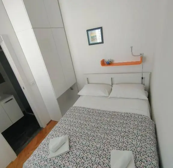 استودیوی استاندارد, The Nice Dreams Studio Apartment