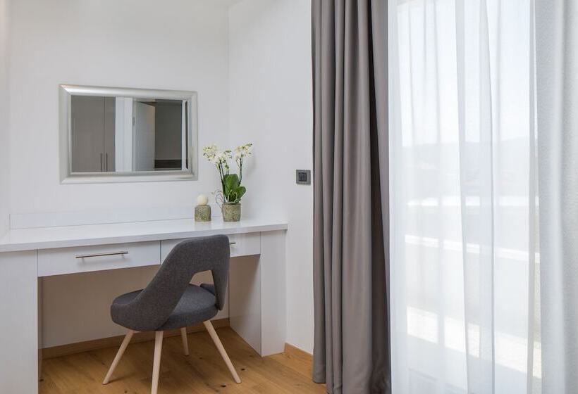 阁楼房, Villas Baotic