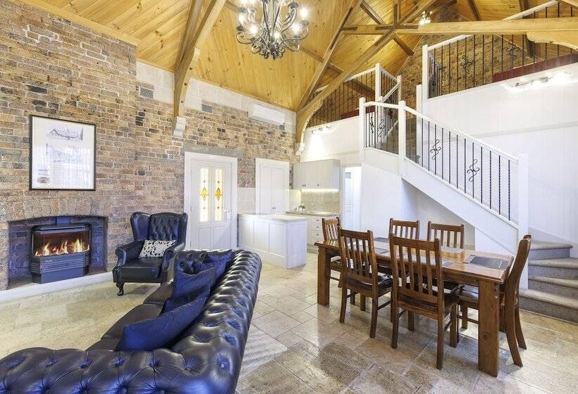 带4个卧室的别墅, Black Gold Motel