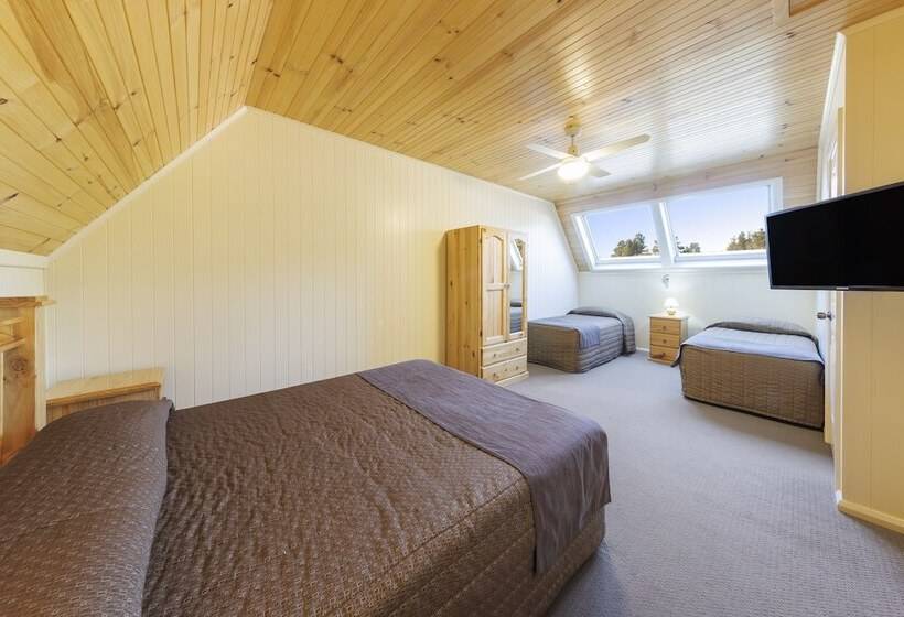 带4个卧室的别墅, Black Gold Motel