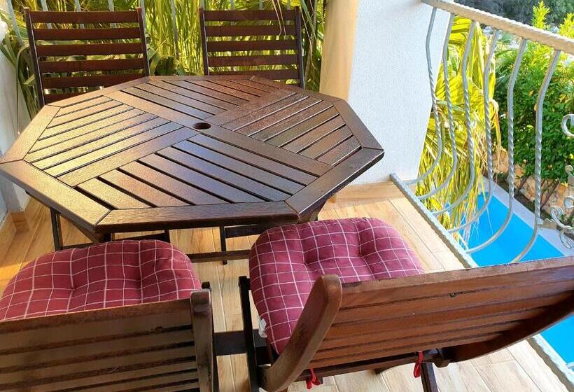 غرفة ديلوكس مزودة بشرفة, Boutique Hotel Bora & Villas Garamm