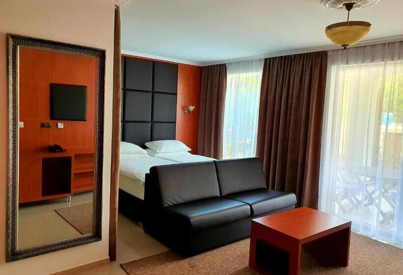 غرفة ديلوكس مزودة بشرفة, Boutique Hotel Bora & Villas Garamm