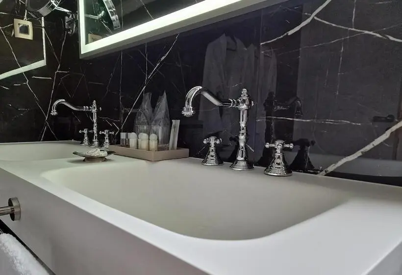 キングサイズベッドのデラックスルーム, Boutique Hotel Bora & Villas Garamm