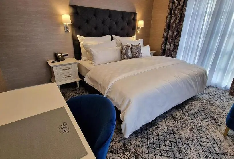 キングサイズベッドのデラックスルーム, Boutique Hotel Bora & Villas Garamm