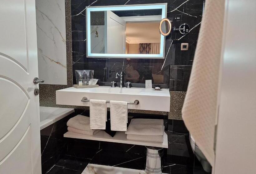 غرفة ملكية, Boutique Hotel Bora & Villas Garamm