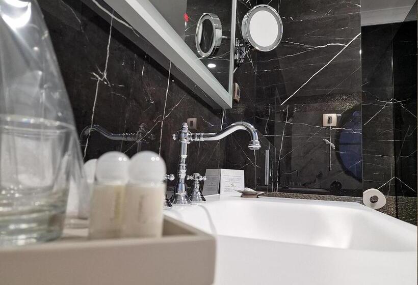 غرفة ملكية, Boutique Hotel Bora & Villas Garamm