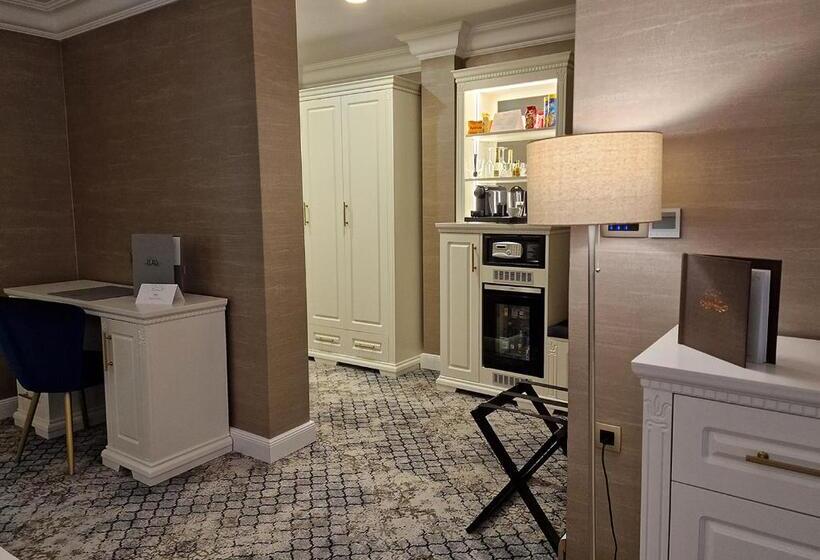 غرفة ملكية, Boutique Hotel Bora & Villas Garamm