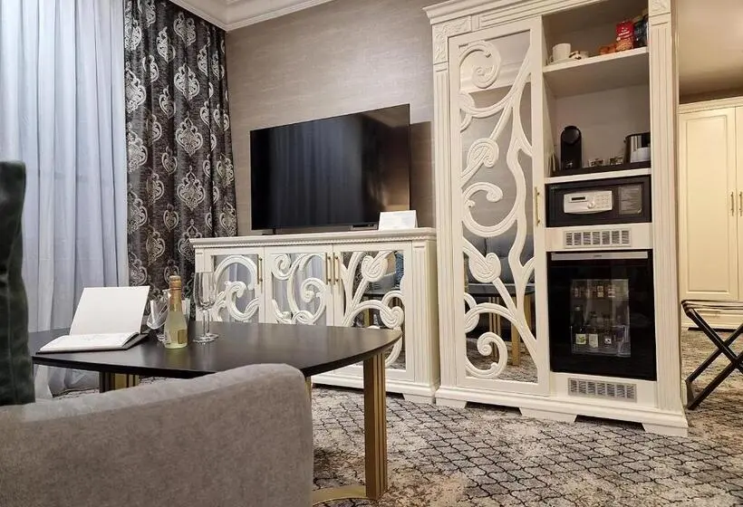 キングサイズベッドのスイートルーム, Boutique Hotel Bora & Villas Garamm