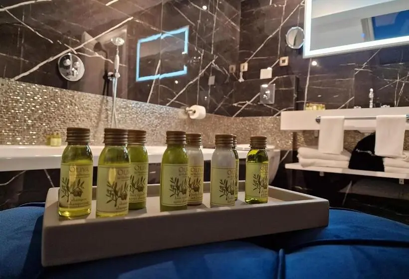 キングサイズベッドのスイートルーム, Boutique Hotel Bora & Villas Garamm