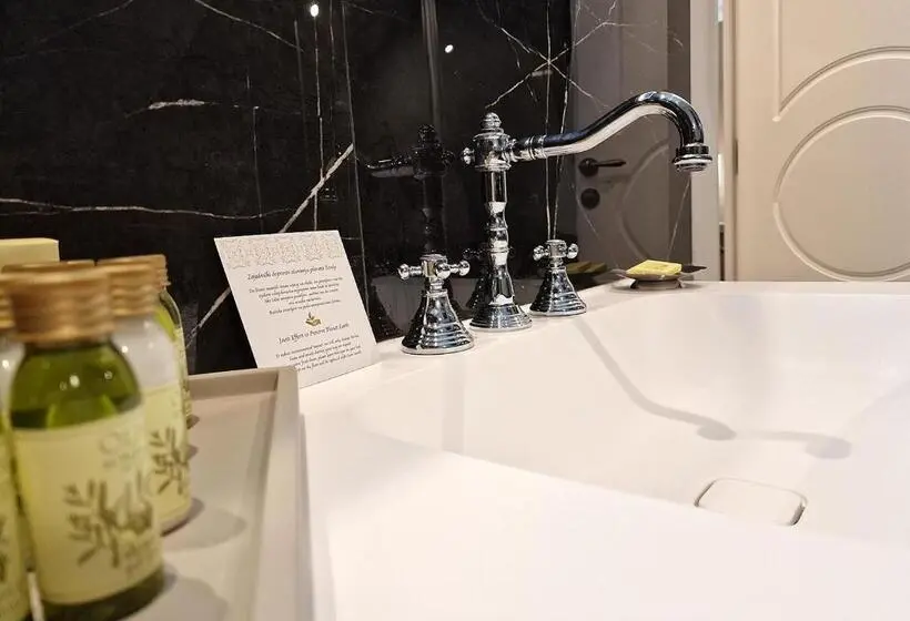 キングサイズベッドのスイートルーム, Boutique Hotel Bora & Villas Garamm