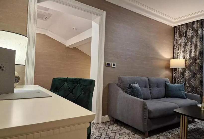 キングサイズベッドのスイートルーム, Boutique Hotel Bora & Villas Garamm