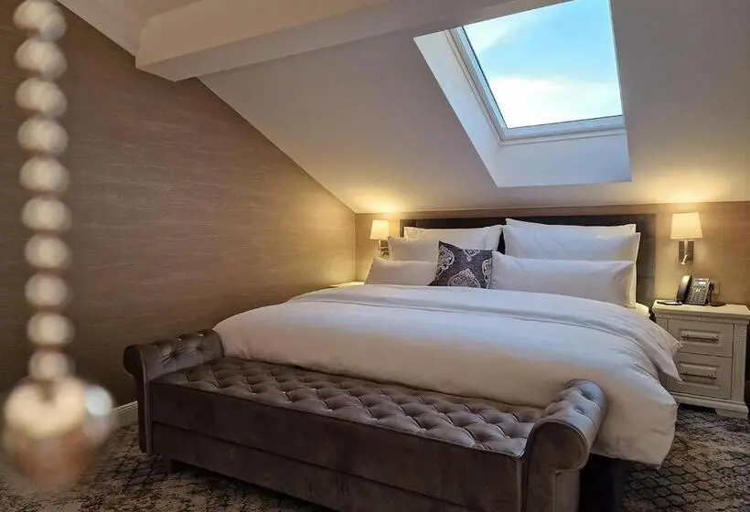 キングサイズベッドのスイートルーム, Boutique Hotel Bora & Villas Garamm