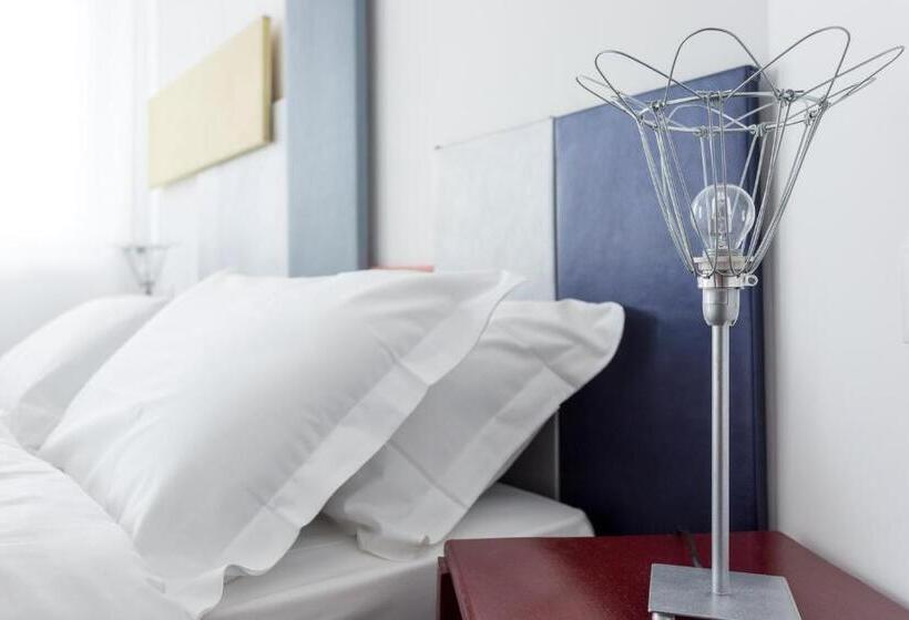 شقة غرفة واحدة, Minerva Residence