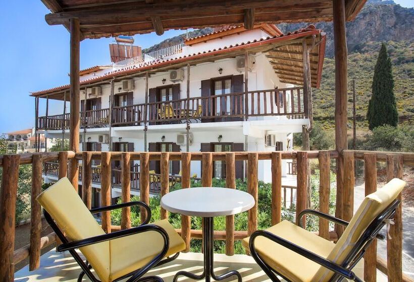 스탠다드 스튜디오, Monemvasia Green Apartments