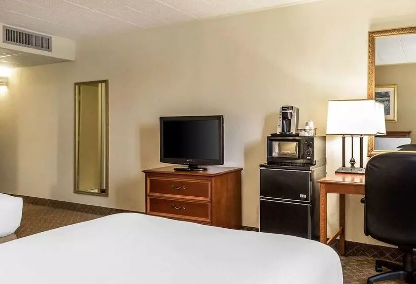 ２ダブルベッドのスタンダードルーム, Clarion Inn Frederick Event Center