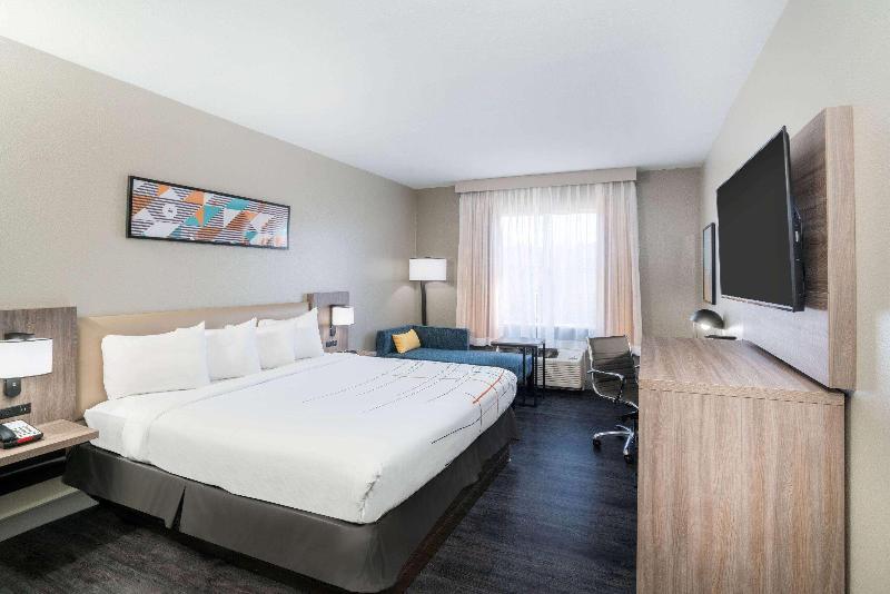 غرفة قياسية سرير كينج, Crowne Plaza Hotel Hickory, An Ihg