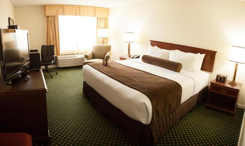 Номер Стандарт Кровать Кинг Адаптированный для Инвалидов, Crowne Plaza Hotel Hickory, An Ihg