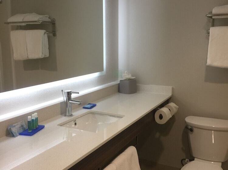 Номер Стандарт 2 Двуспальные Кровати, Holiday Inn Express Hotel & Suites Pigeon Forge, An Ihg