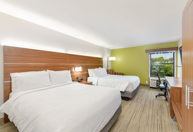 带2个双人床的标准工作室, Holiday Inn Express Hotel & Suites Pigeon Forge, An Ihg