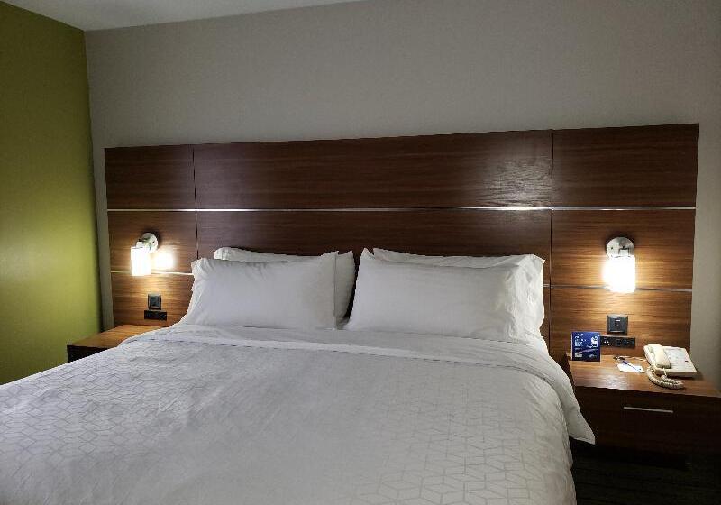 Стандартный Номер Кровать Кинг, Holiday Inn Express Hotel & Suites Pigeon Forge, An Ihg