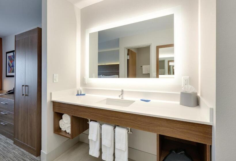 جناح جونيور, Holiday Inn Express Scottsbluff   Gering, An Ihg