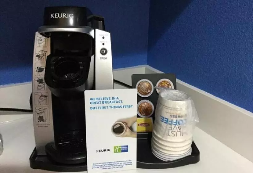 キングサイズベッドのスタンダードルーム, Holiday Inn Express Easton, An Ihg