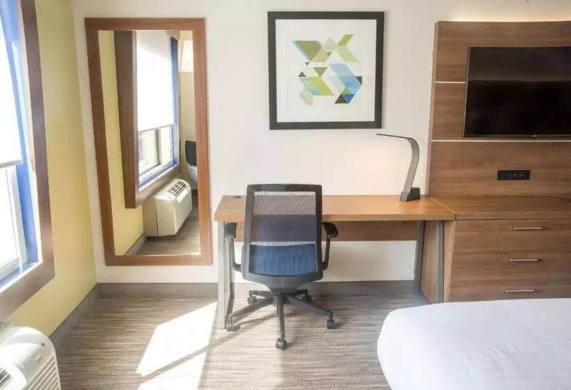 身障者適用キングサイズベッドルーム, Holiday Inn Express Easton, An Ihg