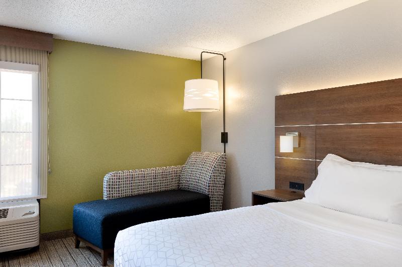 סוויטה מותאמת לאדם עם מוגבלויות, Holiday Inn Express & Suites Milton East I 10, An Ihg