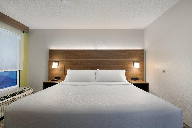 מיטת קינג בסוויטה, Holiday Inn Express & Suites Milton East I 10, An Ihg