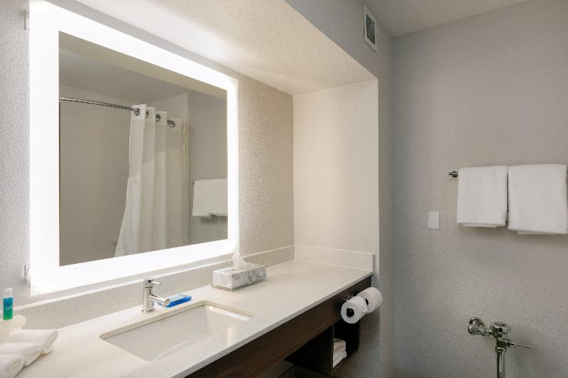 מיטת קינג בסוויטה, Holiday Inn Express & Suites Milton East I 10, An Ihg