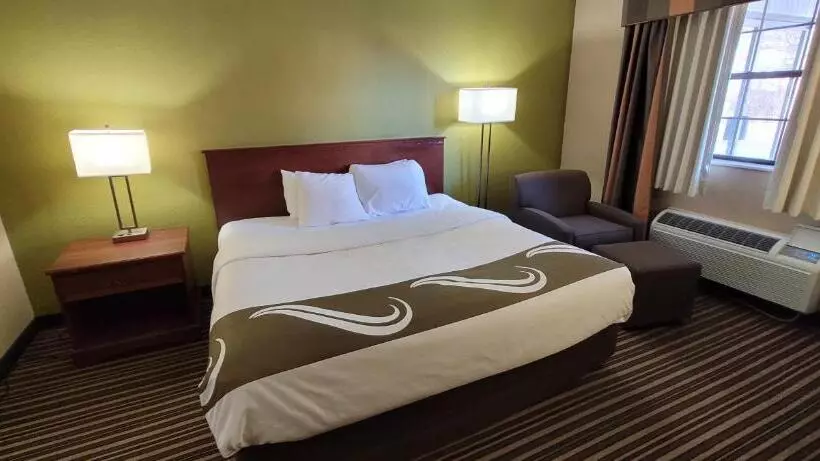 اتاق استاندارد با تخت بزرگ, Quality Inn & Suites Columbia I70