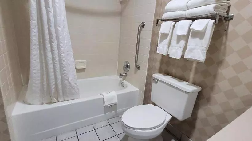 اتاق استاندارد, Quality Inn & Suites Columbia I70