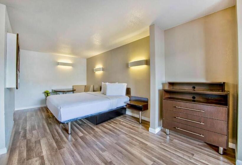 Standard Room King Size Bed