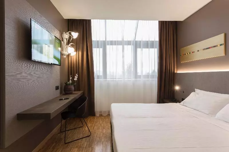 身障者適用キングサイズベッドルーム, Surestayplus Hotel By Best Western San Jose Central City