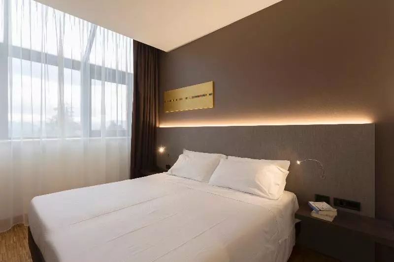 身障者適用キングサイズベッドルーム, Surestayplus Hotel By Best Western San Jose Central City