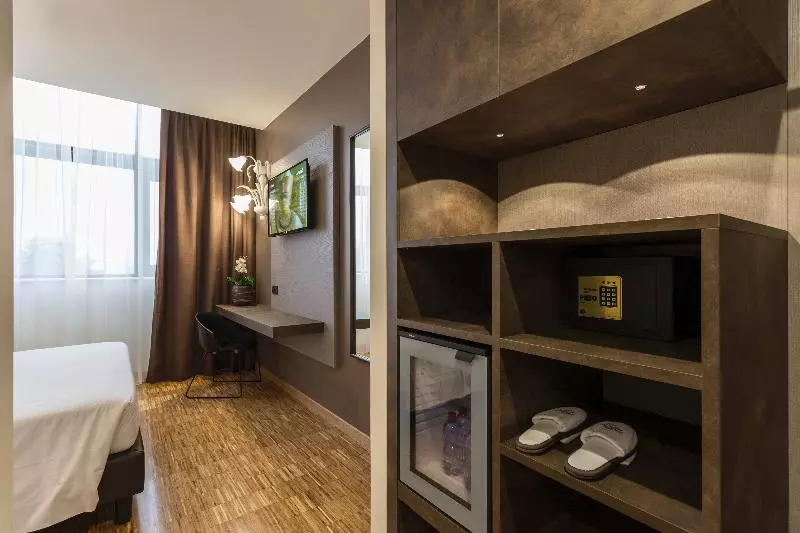 身障者適用キングサイズベッドルーム, Surestayplus Hotel By Best Western San Jose Central City