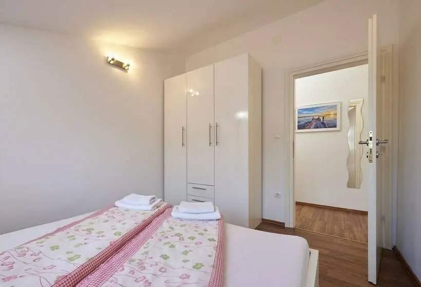 آپارتمان راحتی 1 خوابه, Apartmani Knezovic