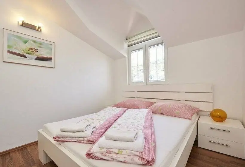 آپارتمان راحتی 1 خوابه, Apartmani Knezovic