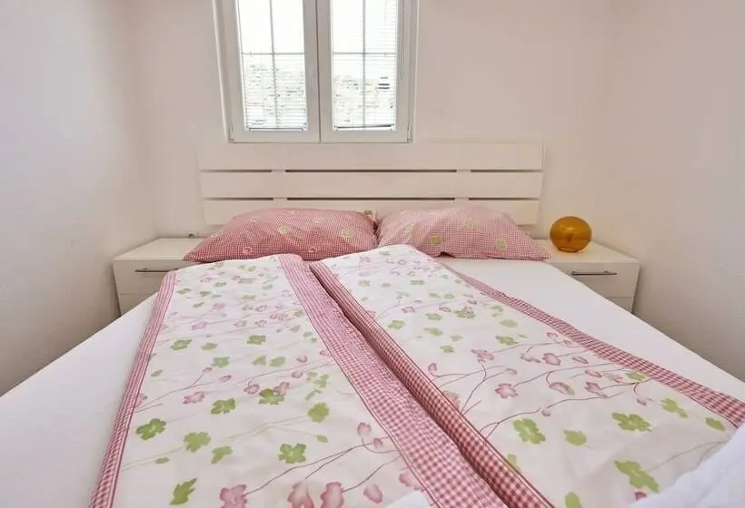 آپارتمان راحتی 1 خوابه, Apartmani Knezovic