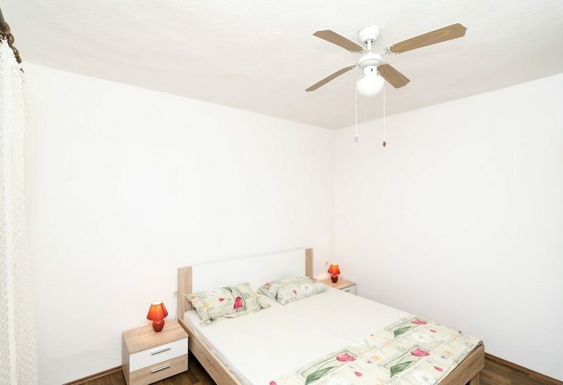 شقة 3 غرف مطلة على البحر, Apartments Božović