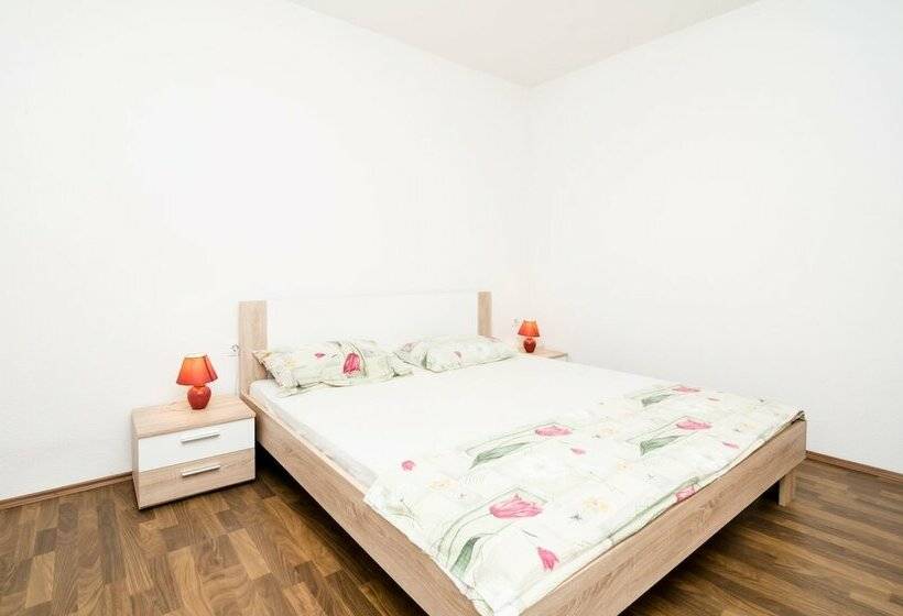 Апартаменты 3 Спальни Вид на Море, Apartments Božović