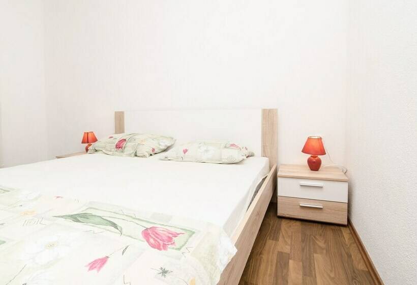 شقة 3 غرف مطلة على البحر, Apartments Božović