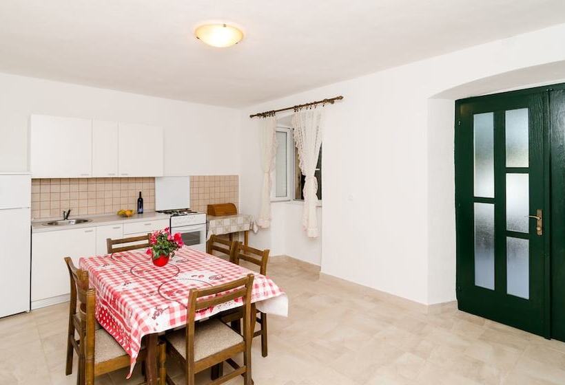 شقة 3 غرف مطلة على البحر, Apartments Božović