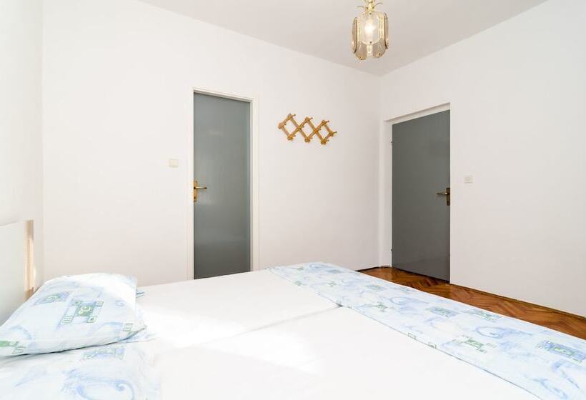 شقة 3 غرف مطلة على البحر, Apartments Božović