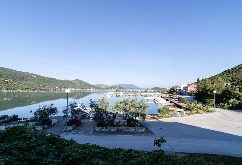 شقة 3 غرف مطلة على البحر, Apartments Božović