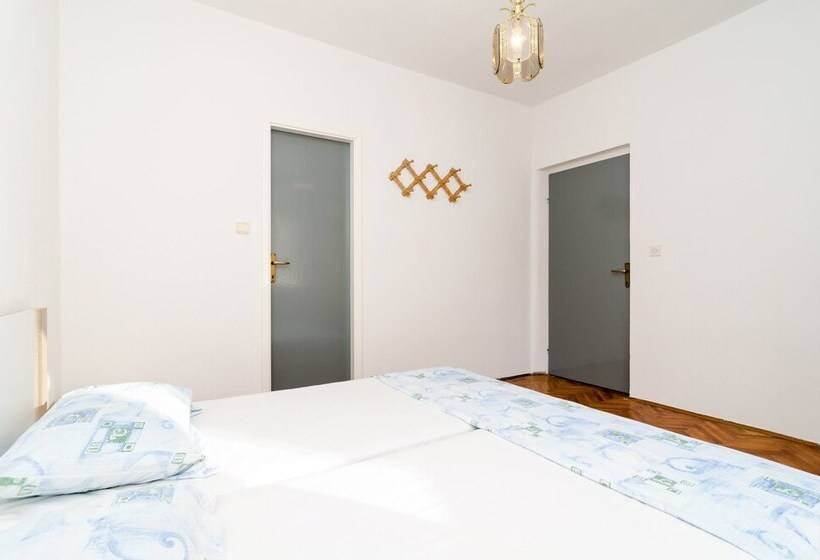 Апартаменты 3 Спальни Вид на Море, Apartments Božović