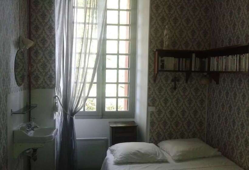 标准单人间, La Cure Du Maine Charles