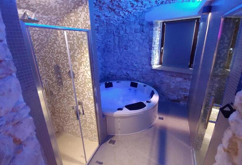 Номер Стандарт Кровать Кинг Адаптированный для Инвалидов, Castello Di Fagnano  Albergo Diffuso & Spa