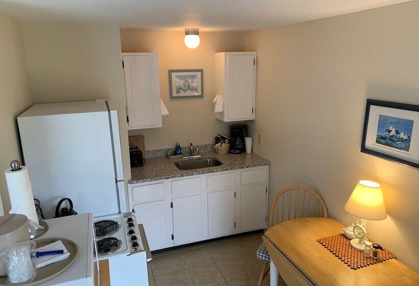 デラックススタジオ, Sesuit Harbor House