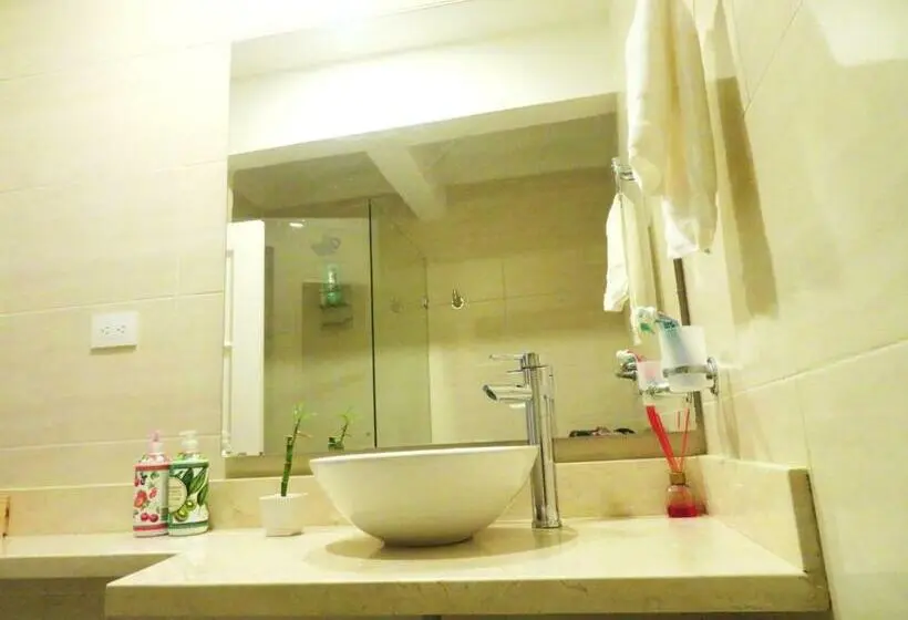 تختخواب در اتاق مشترک, San Jacinto Hostel